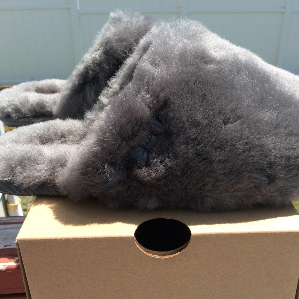 UGG FLUFF CLOG - Picture 2 of 7